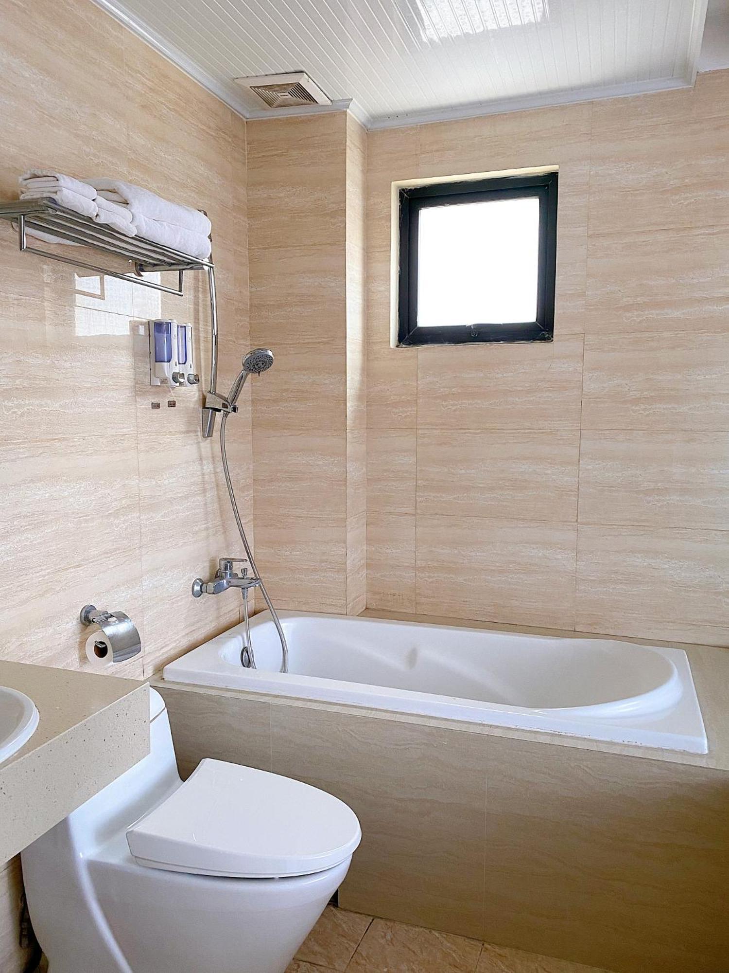 Hanoi B Hotel & Travel - 5 Mins Hoan Kiem Lake Bagian luar foto